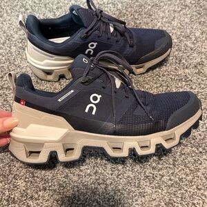 ON Running Cloudwander Waterproof Sneakers
Size 8 Excellent Used Condition